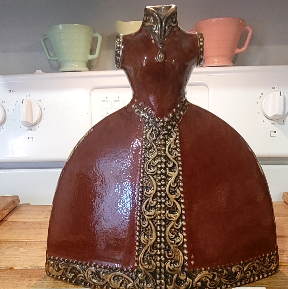 Asian Vase Shaped As Ladies Gown Beautiful Detail 12" Tall